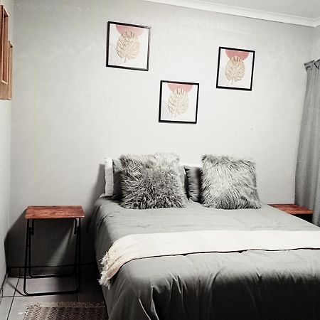 Be Our Guest Near Or Tambo International Airport Apartamento Boksburg Exterior foto